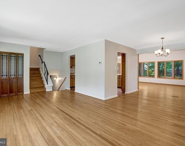 8236 Governors Court - Photo Thumbnail 7