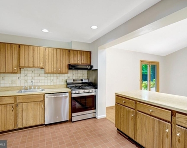 8236 Governors Court - Photo Thumbnail 14