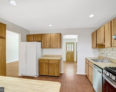 8236 Governors Court - Photo Thumbnail 11
