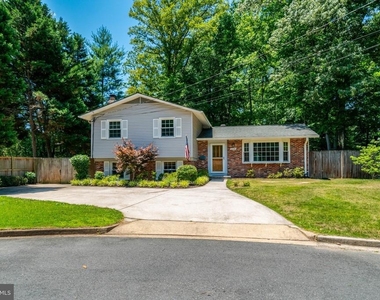 8236 Governors Court - Photo Thumbnail 3
