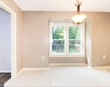 10322 Dunn Meadow Road - Photo Thumbnail 7