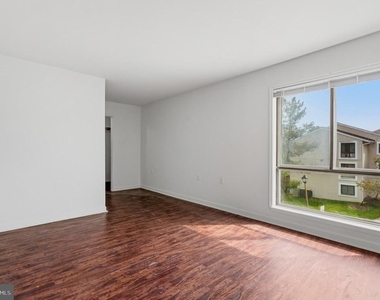 8604 Village Way - Photo Thumbnail 5