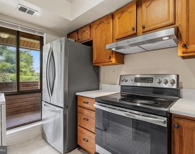 8604 Village Way - Photo Thumbnail 1