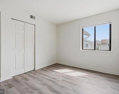 8604 Village Way - Photo Thumbnail 12