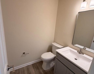665 Highview Court - Photo Thumbnail 5