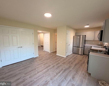 665 Highview Court - Photo Thumbnail 2