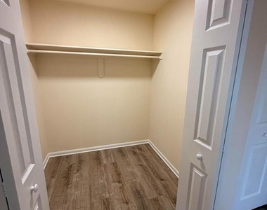 665 Highview Court - Photo Thumbnail 9