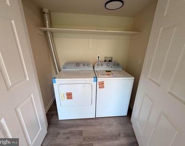 665 Highview Court - Photo Thumbnail 4