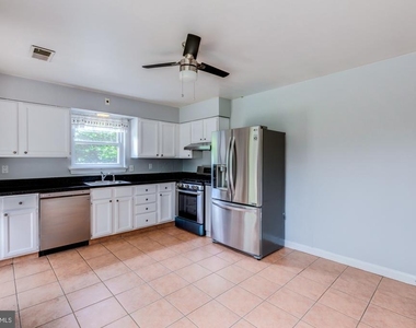 1947 Arlington Ridge Road - Photo Thumbnail 6