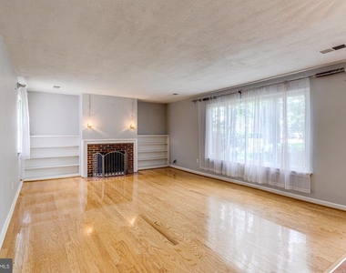 1947 Arlington Ridge Road - Photo Thumbnail 4