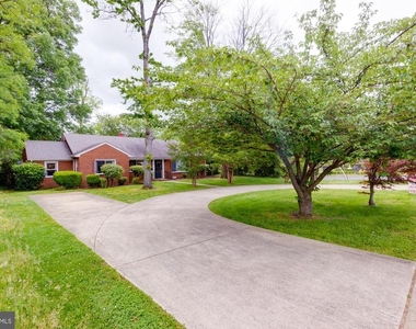 1947 Arlington Ridge Road - Photo Thumbnail 26