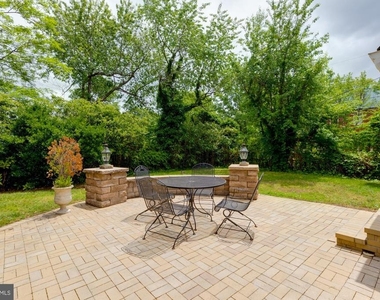 1947 Arlington Ridge Road - Photo Thumbnail 18