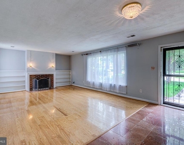 1947 Arlington Ridge Road - Photo Thumbnail 3