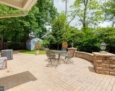 1947 Arlington Ridge Road - Photo Thumbnail 1