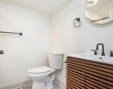 2912 W Susquehanna Avenue - Photo Thumbnail 32
