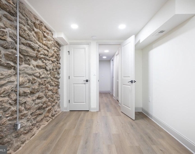 2912 W Susquehanna Avenue - Photo Thumbnail 27