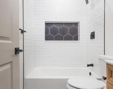 2912 W Susquehanna Avenue - Photo Thumbnail 47