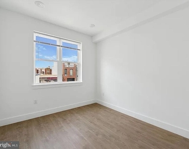 2520 N Front St - Photo Thumbnail 2