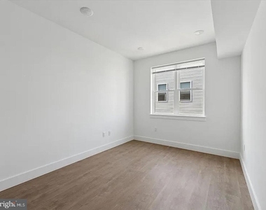 2520 N Front St - Photo Thumbnail 5