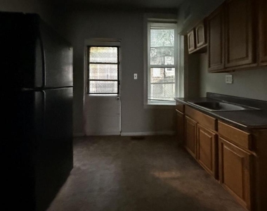 5122 Folsom Street - Photo Thumbnail 3