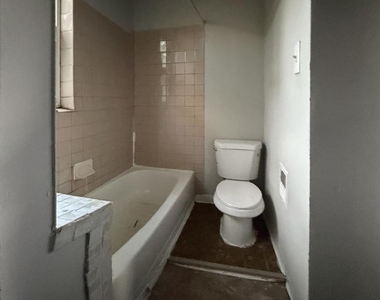 5122 Folsom Street - Photo Thumbnail 7