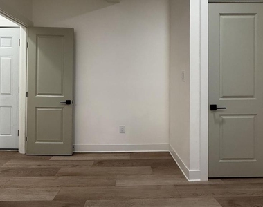 6049 Elmwood Avenue - Photo Thumbnail 3