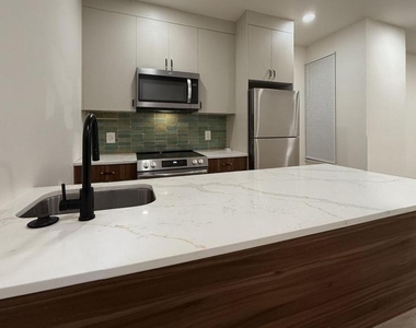 6049 Elmwood Avenue - Photo Thumbnail 5