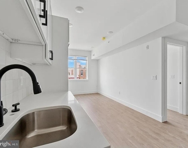 2520 N Front St - Photo Thumbnail 10