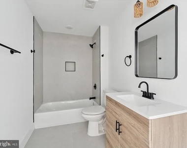 2520 N Front St - Photo Thumbnail 1