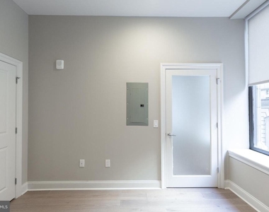 1411-6 Walnut Street - Photo Thumbnail 18