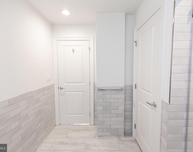 1411-6 Walnut Street - Photo Thumbnail 13