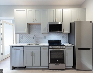 1411-6 Walnut Street - Photo Thumbnail 9