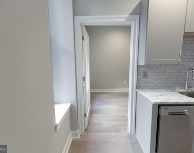 1411-6 Walnut Street - Photo Thumbnail 16