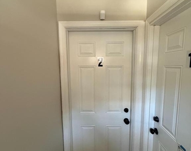 3026 N 8th Street - Photo Thumbnail 3