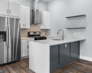 342 W Queen Lane - Photo Thumbnail 8