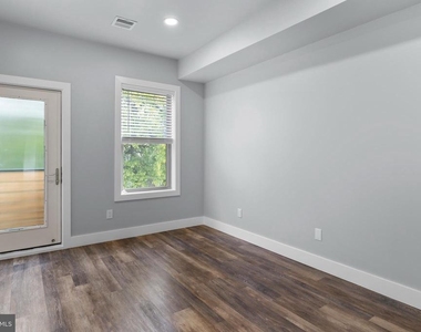 342 W Queen Lane - Photo Thumbnail 13