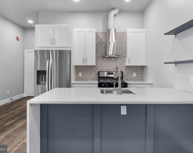 342 W Queen Lane - Photo Thumbnail 9