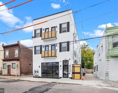 342 W Queen Lane - Photo Thumbnail 2