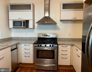 105 S 18th Street - Photo Thumbnail 3