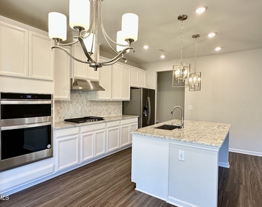 700 Sage Oak Lane - Photo Thumbnail 10