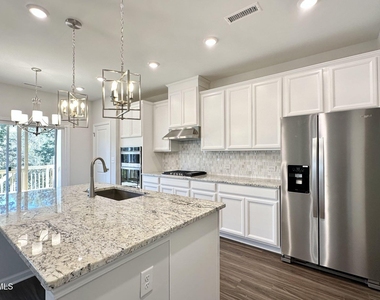 700 Sage Oak Lane - Photo Thumbnail 9