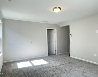 700 Sage Oak Lane - Photo Thumbnail 24