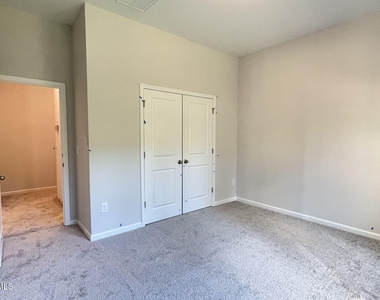 700 Sage Oak Lane - Photo Thumbnail 19