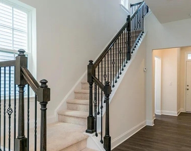 153 Burford Way - Photo Thumbnail 5
