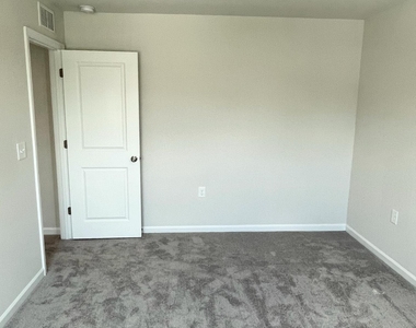 4921 Oolite Street - Photo Thumbnail 16