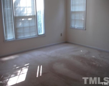 311 Wax Myrtle Court - Photo Thumbnail 5