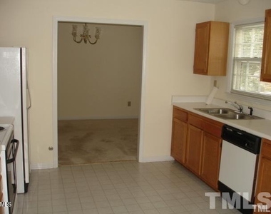 311 Wax Myrtle Court - Photo Thumbnail 2