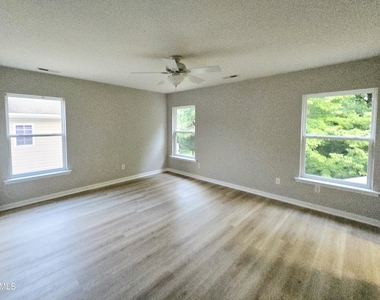 3010 Remington Oaks Circle - Photo Thumbnail 2