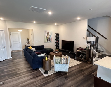 1176 Citadel Avenue - Photo Thumbnail 3