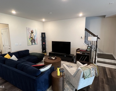 1176 Citadel Avenue - Photo Thumbnail 4